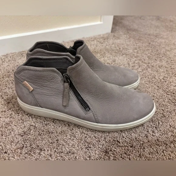 Ecco Women Soft 7 Side Zip Bootie Sneaker 8 - Picture 1 of 9